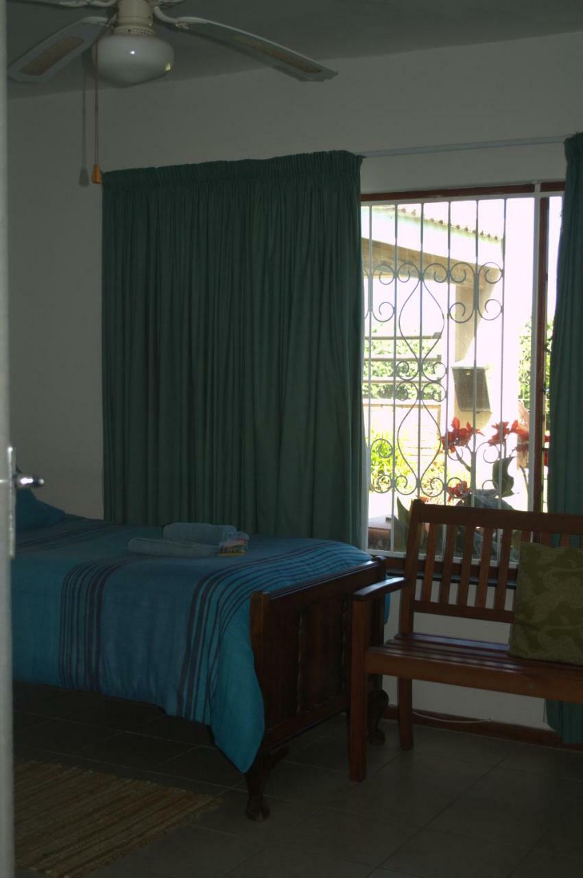 Crowned Crane Hotel Gonubie Exterior photo